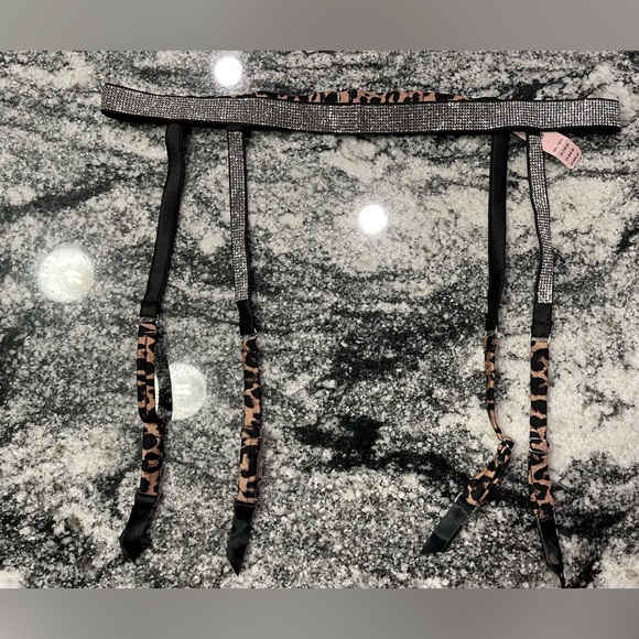 Victoria’s Secret Garter Belt Cheetah Print M/L - Picture 3 of 12